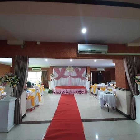 Le Parc Wangnang Hotel Phitsanulok Buitenkant foto