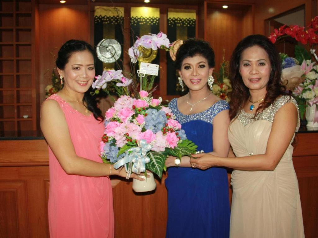 Le Parc Wangnang Hotel Phitsanulok Buitenkant foto