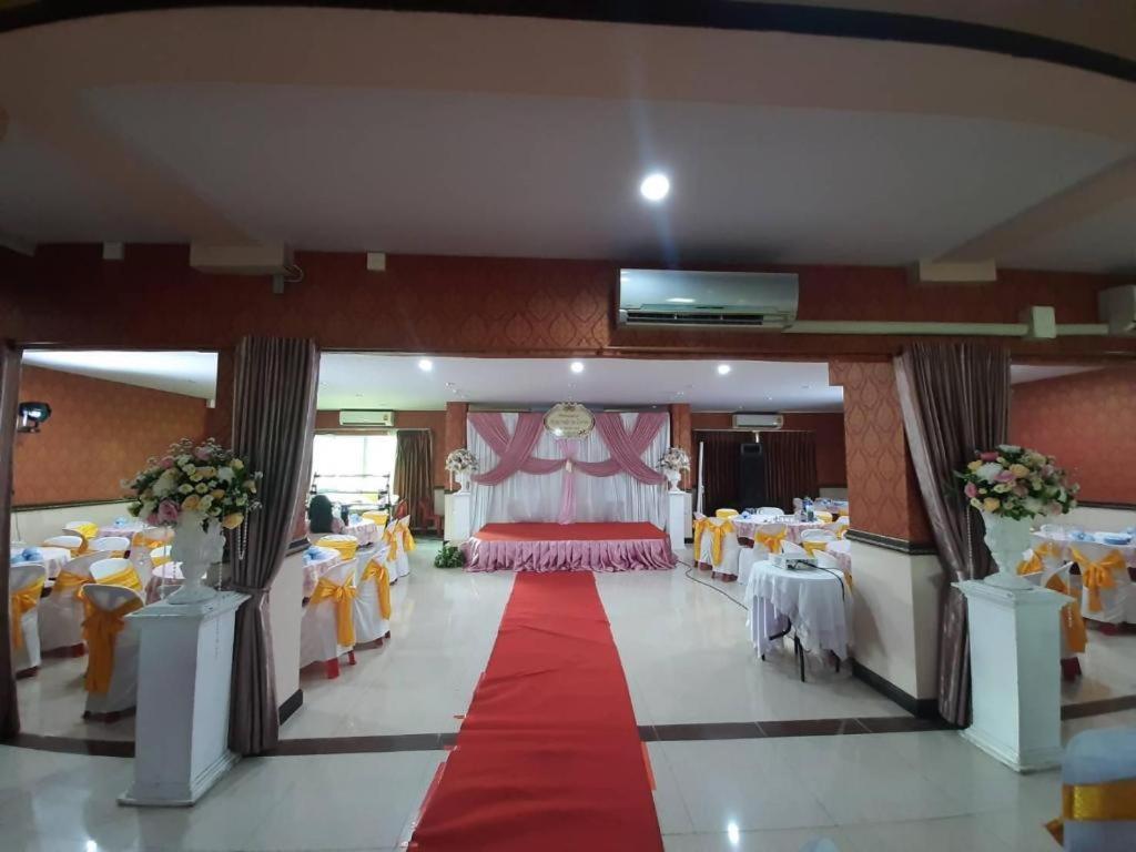 Le Parc Wangnang Hotel Phitsanulok Buitenkant foto