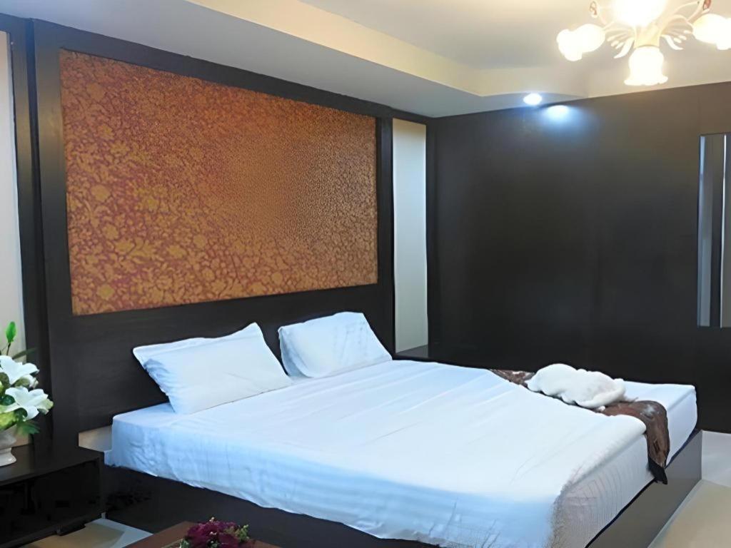 Le Parc Wangnang Hotel Phitsanulok Buitenkant foto