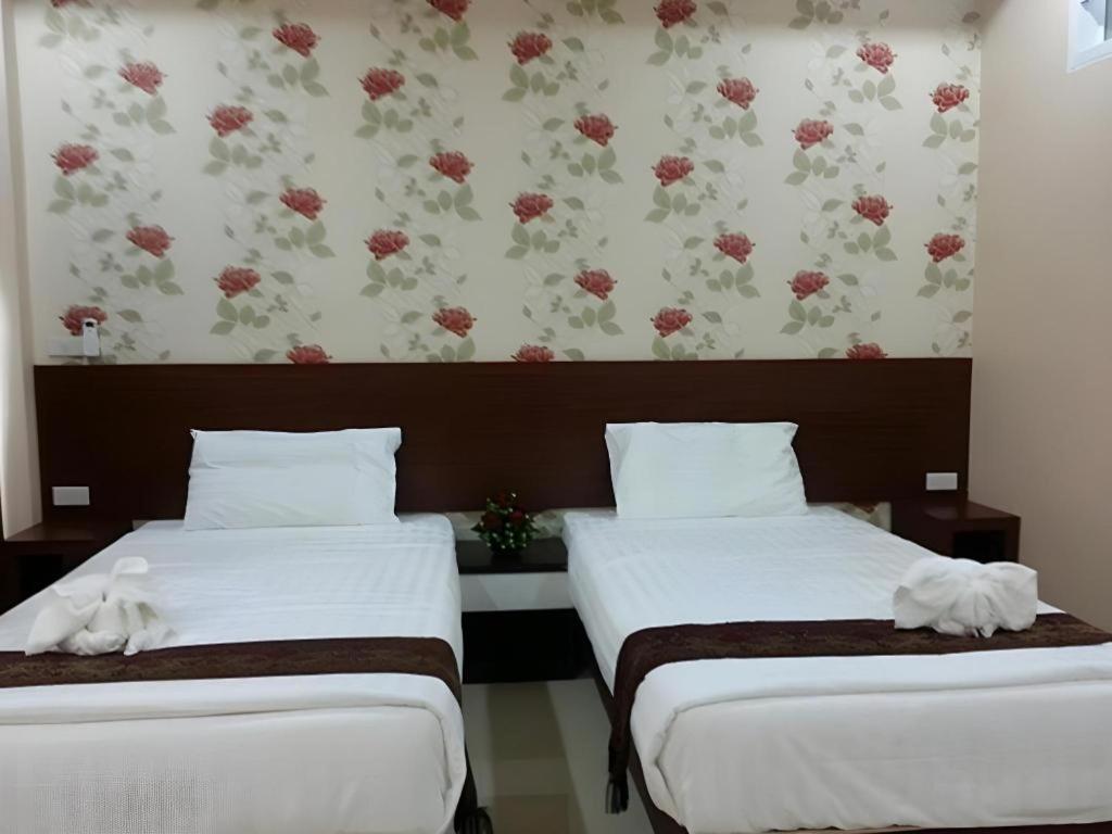 Le Parc Wangnang Hotel Phitsanulok Buitenkant foto