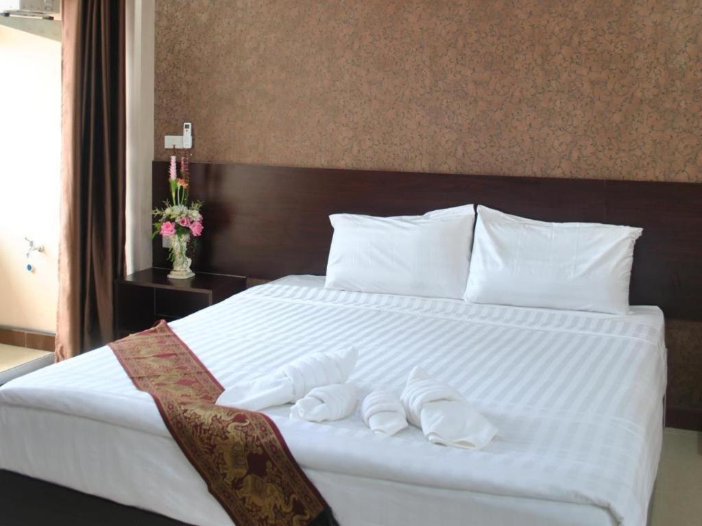 Le Parc Wangnang Hotel Phitsanulok Buitenkant foto