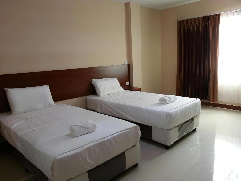 Le Parc Wangnang Hotel Phitsanulok Buitenkant foto