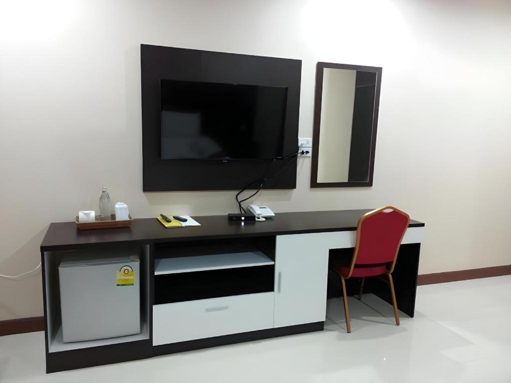 Le Parc Wangnang Hotel Phitsanulok Buitenkant foto