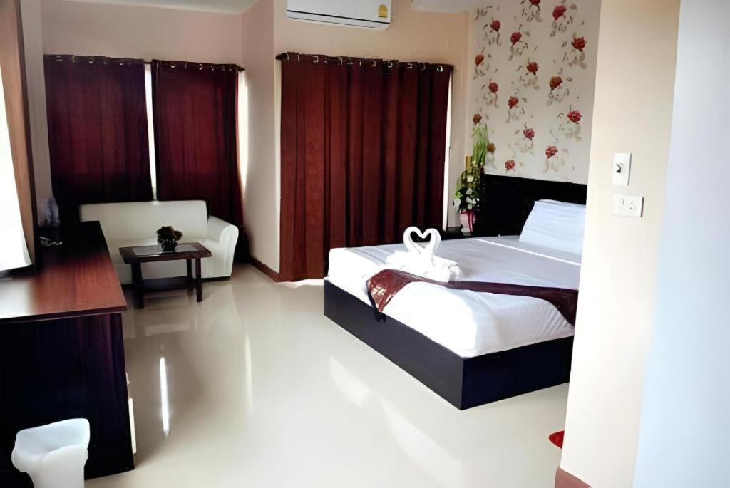 Le Parc Wangnang Hotel Phitsanulok Buitenkant foto