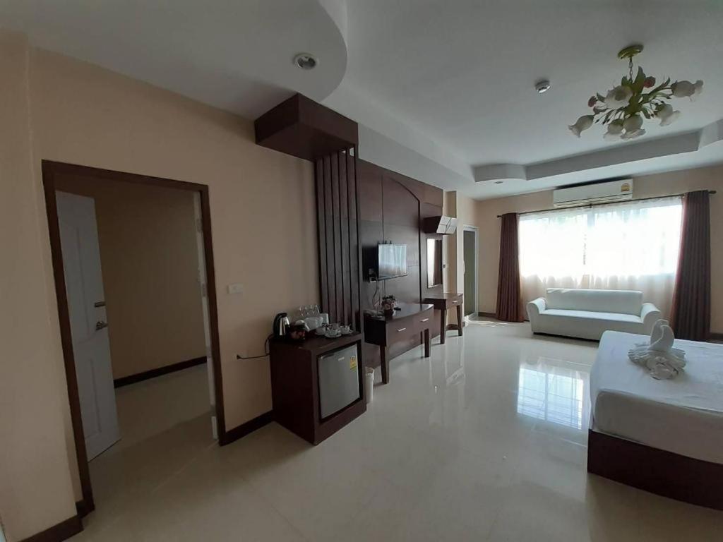 Le Parc Wangnang Hotel Phitsanulok Buitenkant foto