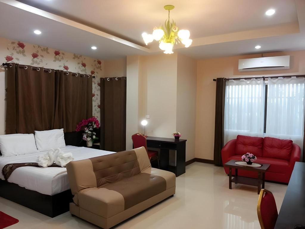 Le Parc Wangnang Hotel Phitsanulok Buitenkant foto