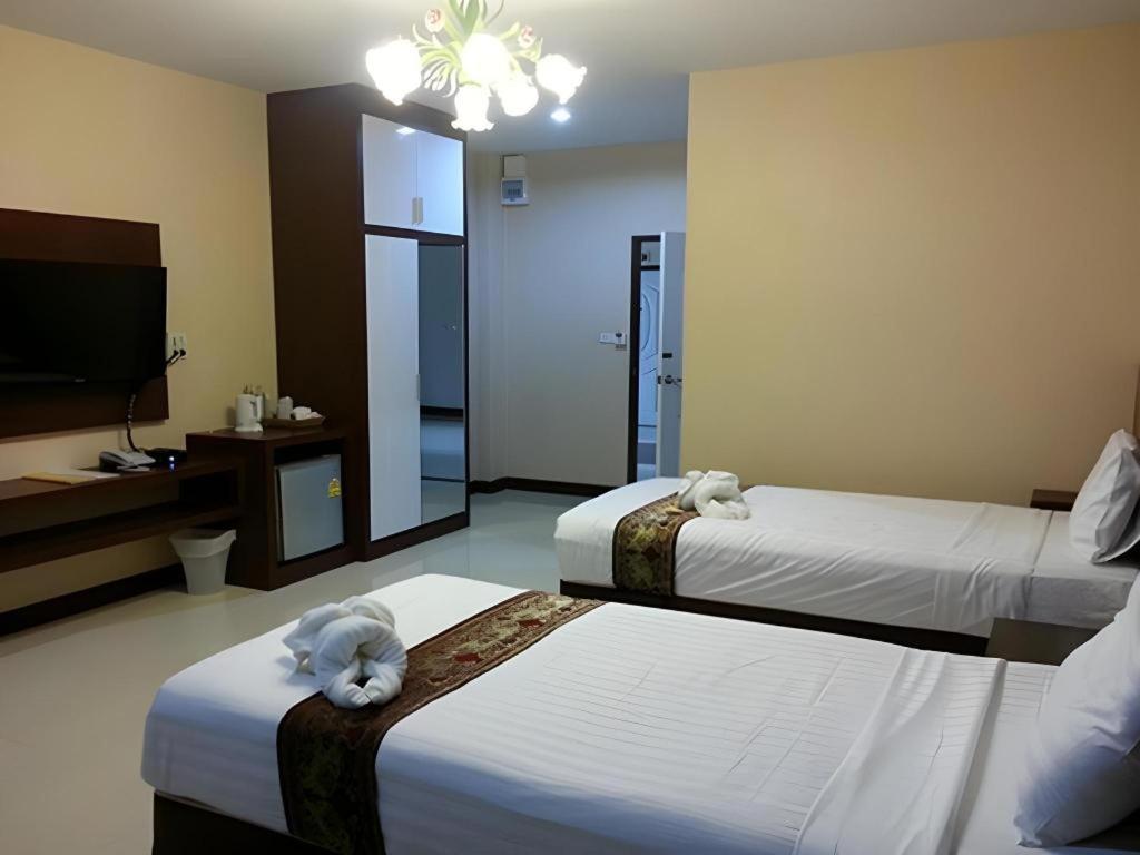 Le Parc Wangnang Hotel Phitsanulok Buitenkant foto