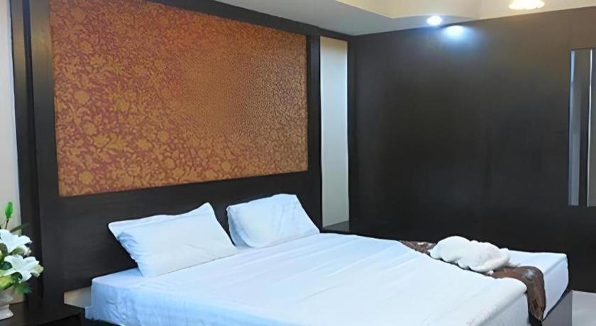 Le Parc Wangnang Hotel Phitsanulok Buitenkant foto