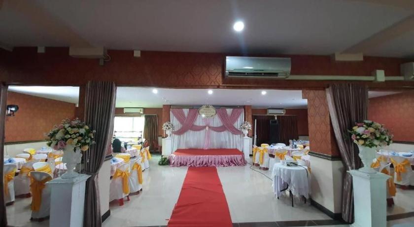 Le Parc Wangnang Hotel Phitsanulok Buitenkant foto