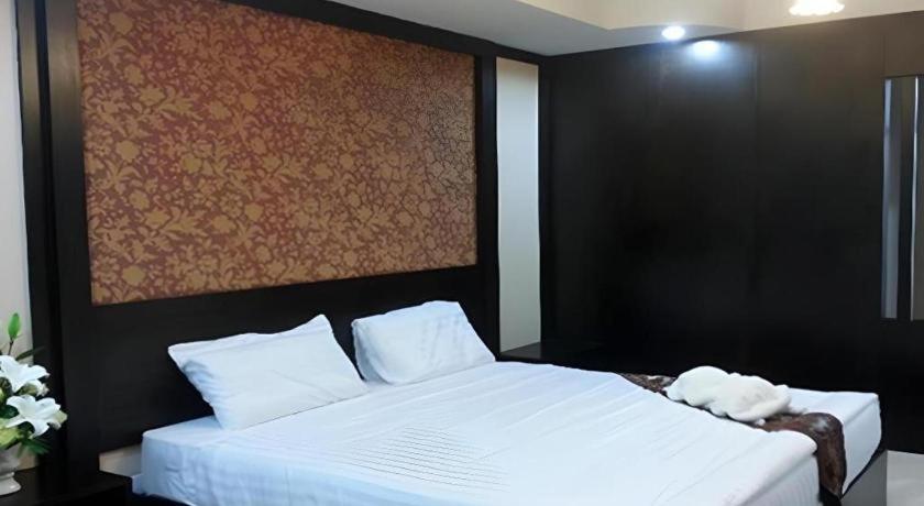 Le Parc Wangnang Hotel Phitsanulok Buitenkant foto