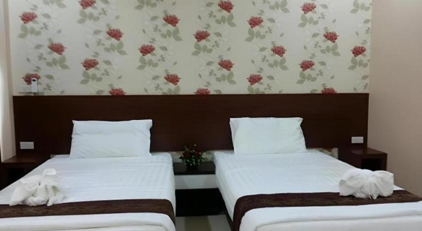 Le Parc Wangnang Hotel Phitsanulok Buitenkant foto