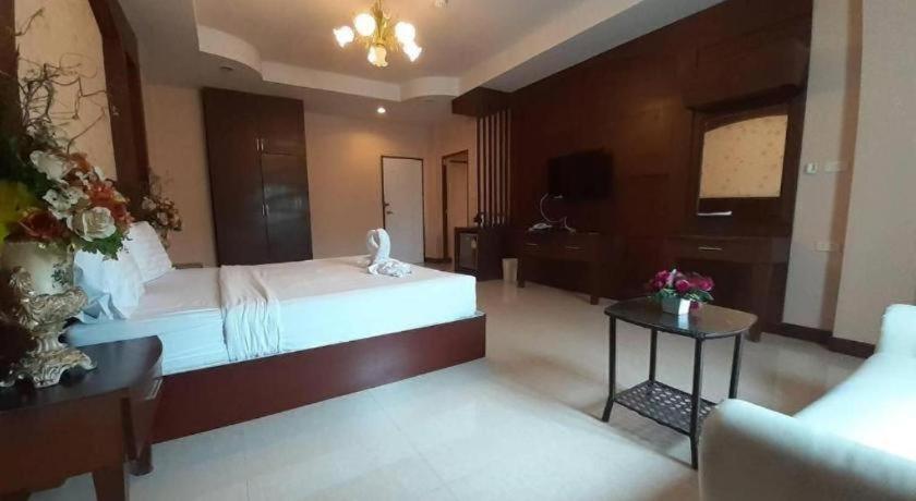 Le Parc Wangnang Hotel Phitsanulok Buitenkant foto