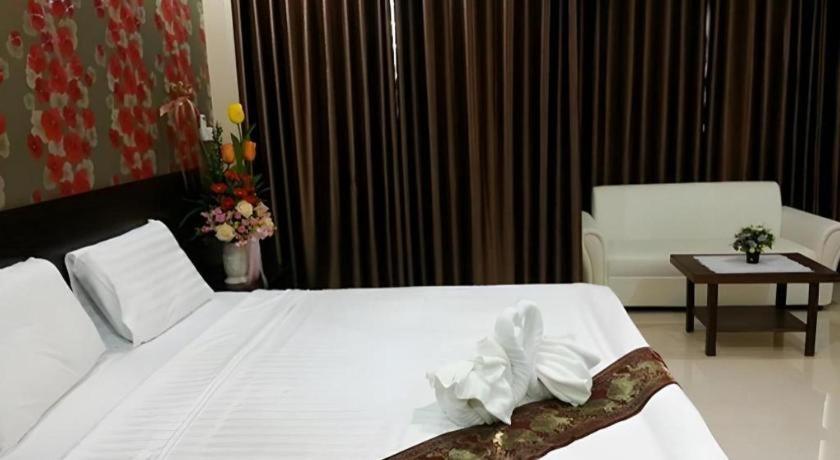 Le Parc Wangnang Hotel Phitsanulok Buitenkant foto