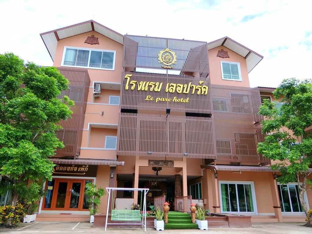 Le Parc Wangnang Hotel Phitsanulok Buitenkant foto